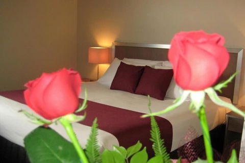 Johnson Road Motel - Lightning Ridge Tourism 4