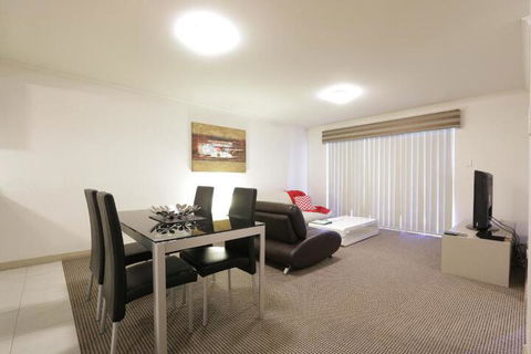 Verandah Apartments - Lightning Ridge Tourism 1