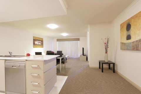 Verandah Apartments - Lightning Ridge Tourism 5