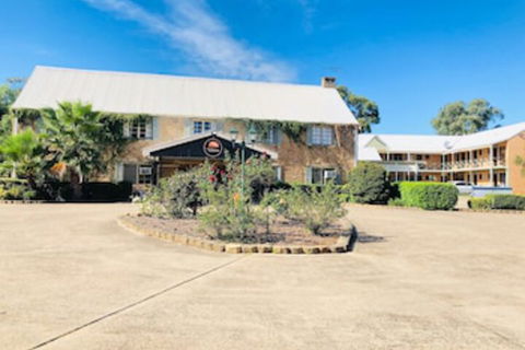 Campbelltown Colonial Motor Inn - Lightning Ridge Tourism 0