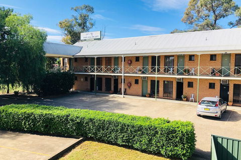Campbelltown Colonial Motor Inn - Lightning Ridge Tourism 2