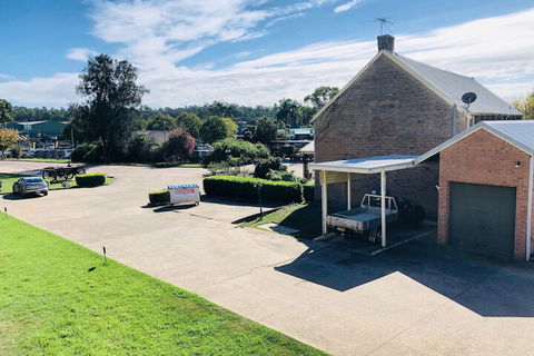 Campbelltown Colonial Motor Inn - Lightning Ridge Tourism 3