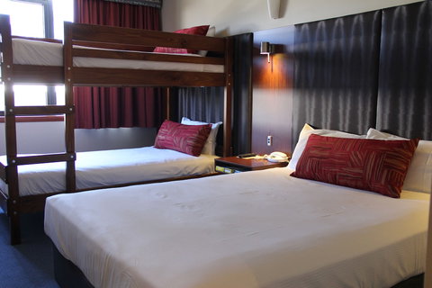 Arkaba Hotel - Lightning Ridge Tourism 2