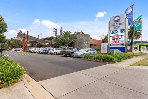 Quality Hotel Taylors Lakes - Lightning Ridge Tourism 4