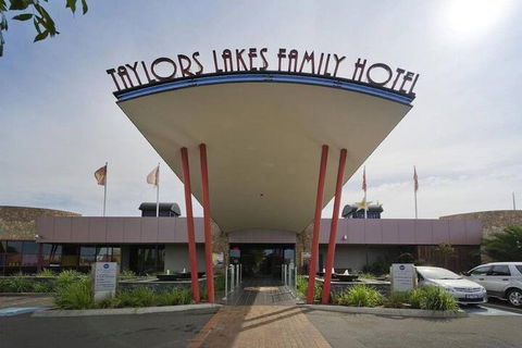 Quality Hotel Taylors Lakes - Lightning Ridge Tourism 1