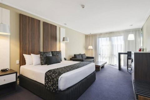 Quality Hotel Taylors Lakes - Lightning Ridge Tourism 0