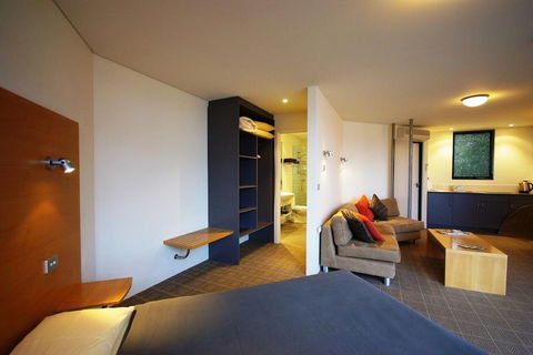 Edge Of The Bay Resort - Lightning Ridge Tourism 2