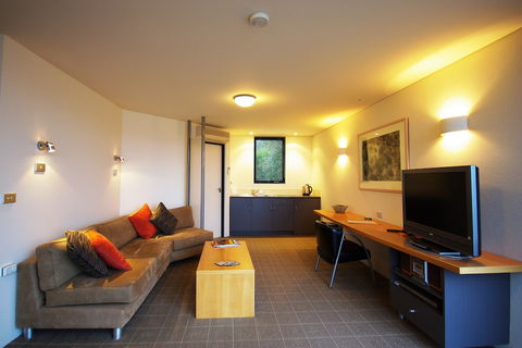 Edge Of The Bay Resort - Lightning Ridge Tourism 3