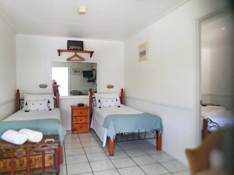 Chillagoe Cabins & Tours - Lightning Ridge Tourism 4