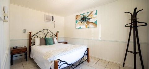 Chillagoe Cabins & Tours - Lightning Ridge Tourism 3