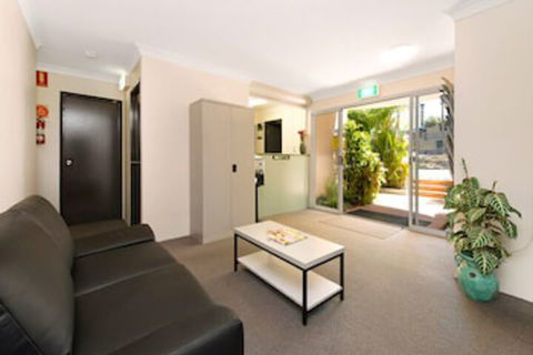 Chermside Court Motel - Lightning Ridge Tourism 5