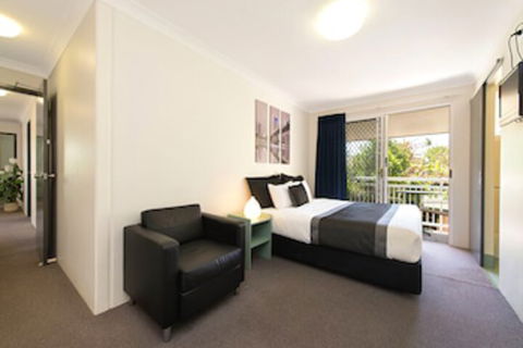 Chermside Court Motel - Lightning Ridge Tourism 6