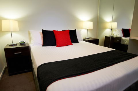City Edge On Elizabeth - Lightning Ridge Tourism 3