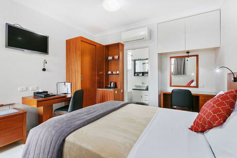 Comfort Inn & Suites Burwood - Lightning Ridge Tourism 3