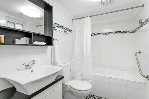 Comfort Inn & Suites Burwood - Lightning Ridge Tourism 4