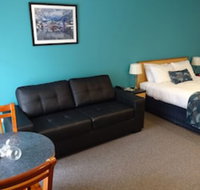 Victoria Lodge Motor Inn  Apartments - Lightning Ridge Tourism
