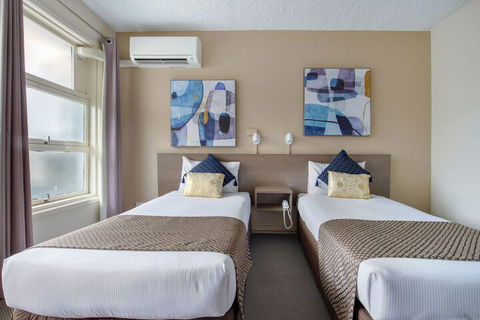 The Metropolitan Springhill - Lightning Ridge Tourism 6