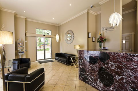 Majestic Old Lion Apartments - Lightning Ridge Tourism 1