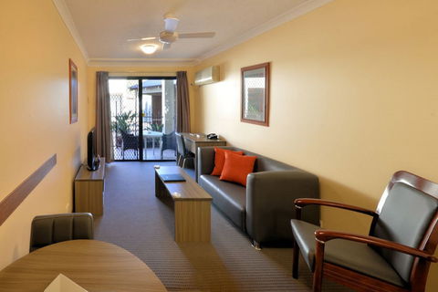 Quest Ascot - Lightning Ridge Tourism 4