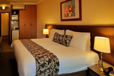 Quest Ascot - Lightning Ridge Tourism 6