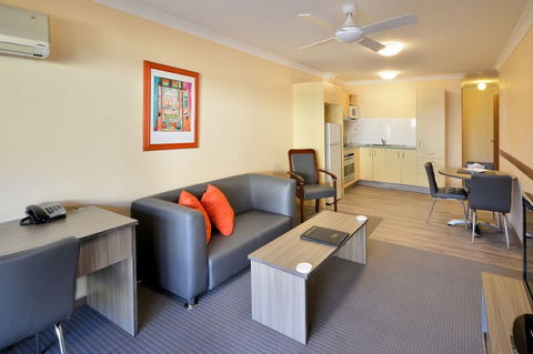Quest Ascot - Lightning Ridge Tourism 3