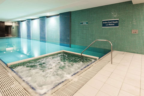 Oaks Glenelg Plaza Pier Suites - Lightning Ridge Tourism 2