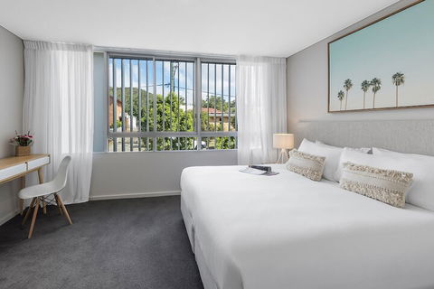 Oaks Nelson Bay Lure Suites - Lightning Ridge Tourism 3