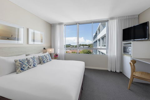 Oaks Nelson Bay Lure Suites - Lightning Ridge Tourism 7