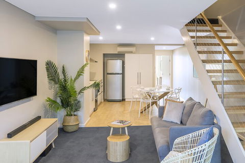 Oaks Nelson Bay Lure Suites - Lightning Ridge Tourism 6