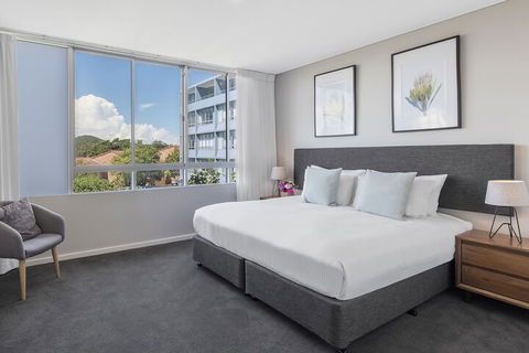 Oaks Nelson Bay Lure Suites - Lightning Ridge Tourism 2