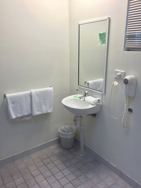 Value Inn - Lightning Ridge Tourism 4