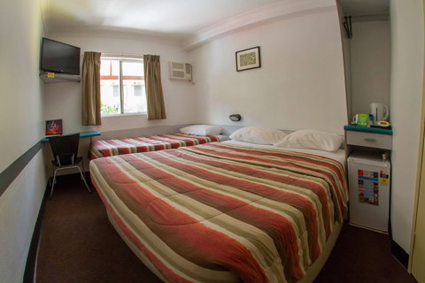 Value Inn - Lightning Ridge Tourism 6