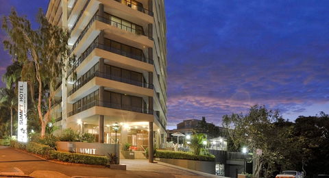 The Summit Apartments - Lightning Ridge Tourism 5