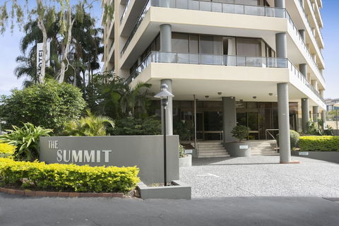 The Summit Apartments - Lightning Ridge Tourism 3