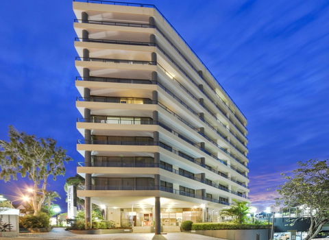 The Summit Apartments - Lightning Ridge Tourism 2