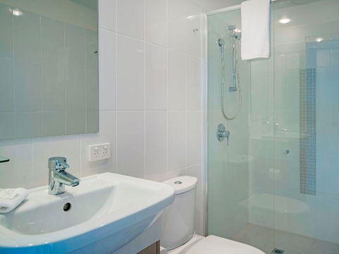 Azzura Greens Resort - Lightning Ridge Tourism 5