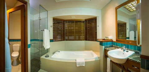 Green Island Resort - Lightning Ridge Tourism 4