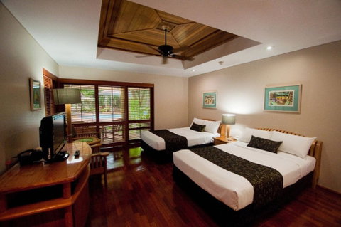 Green Island Resort - Lightning Ridge Tourism 2