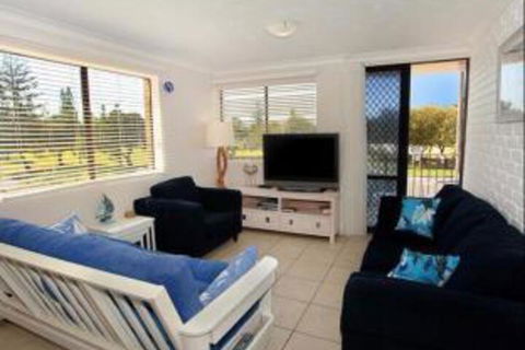 Pacific 1 / 103 - Lightning Ridge Tourism 3