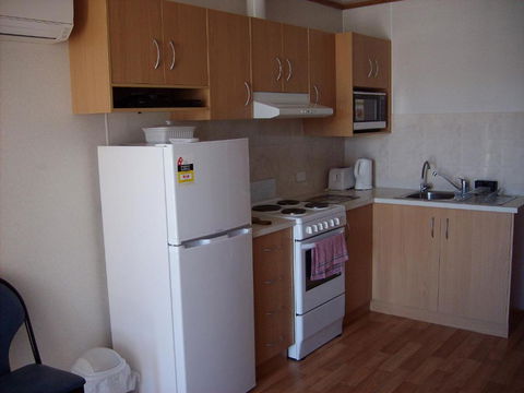 Jackos Holiday Cabins - Lightning Ridge Tourism 2
