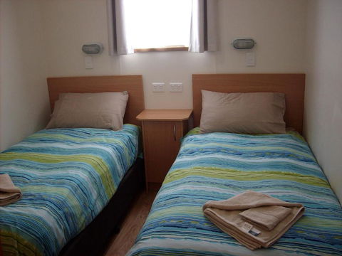 Jackos Holiday Cabins - Lightning Ridge Tourism 3