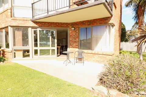Pelican Waters - Lightning Ridge Tourism 0