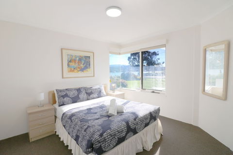 Pelican Waters - Lightning Ridge Tourism 5