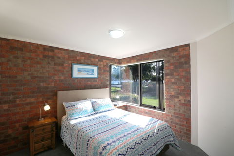 Pelican Waters - Lightning Ridge Tourism 1