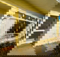 The 50's Beach House - Lightning Ridge Tourism