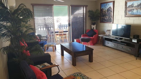 A City Retreat 2BR Apartment Reid Park Townsville - Lightning Ridge Tourism 5