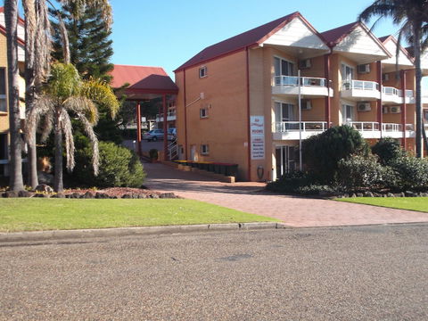 Ulladulla Harbour Motel - Lightning Ridge Tourism 0