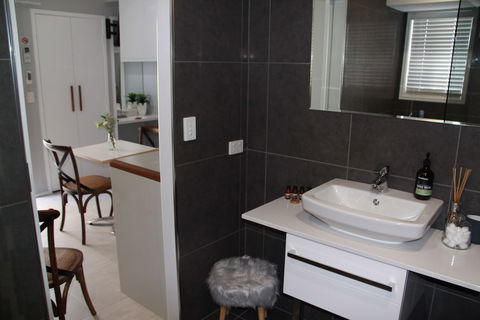 Paperbark Bed & Breakfast - Lightning Ridge Tourism 5