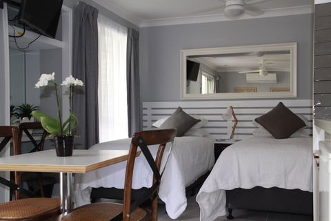 Paperbark Bed & Breakfast - Lightning Ridge Tourism 0