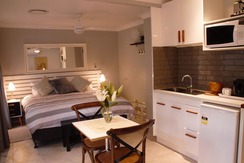 Paperbark Bed & Breakfast - Lightning Ridge Tourism 3